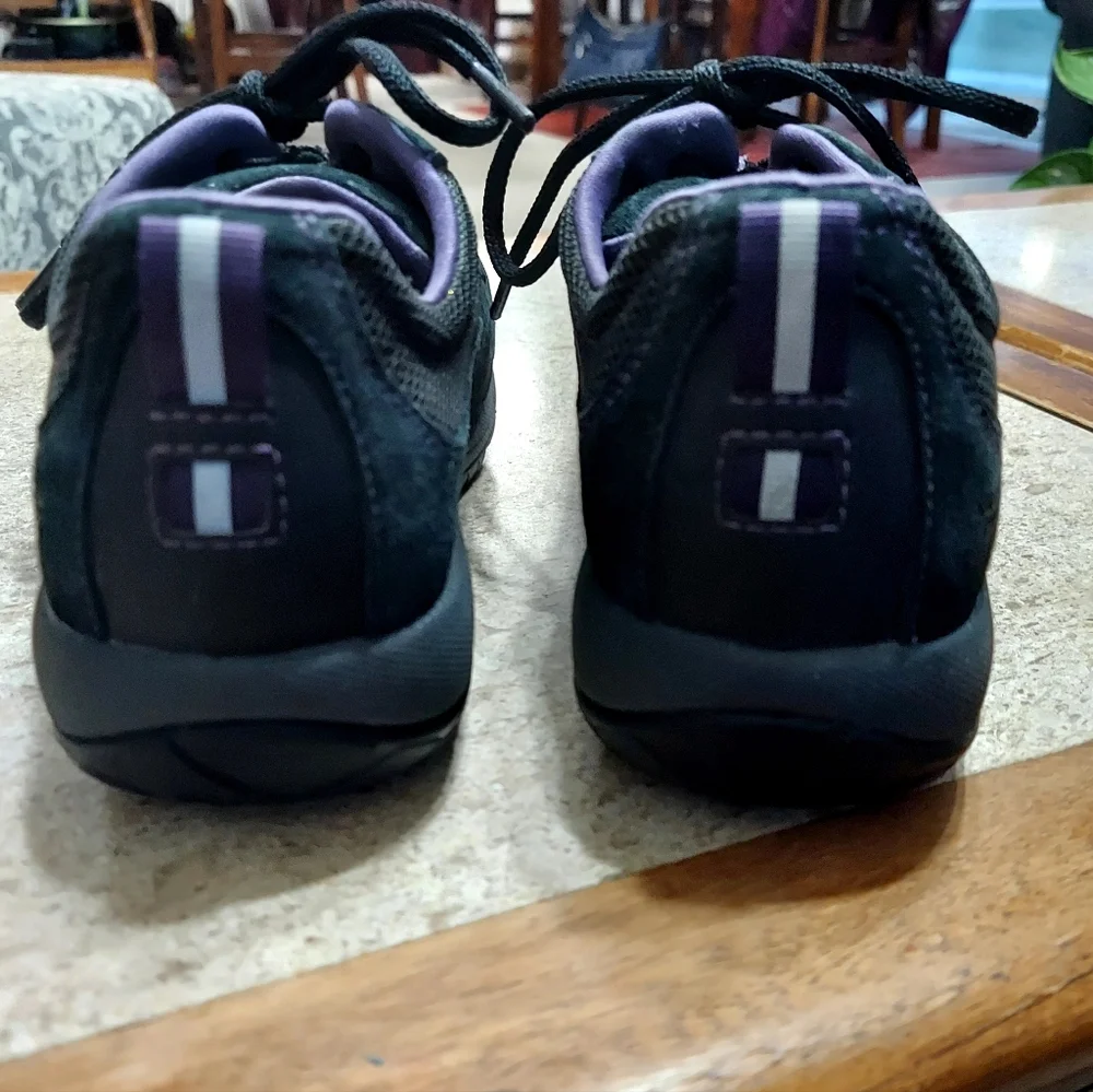 Dansko Woman's Paisley Black & Purple Size 37